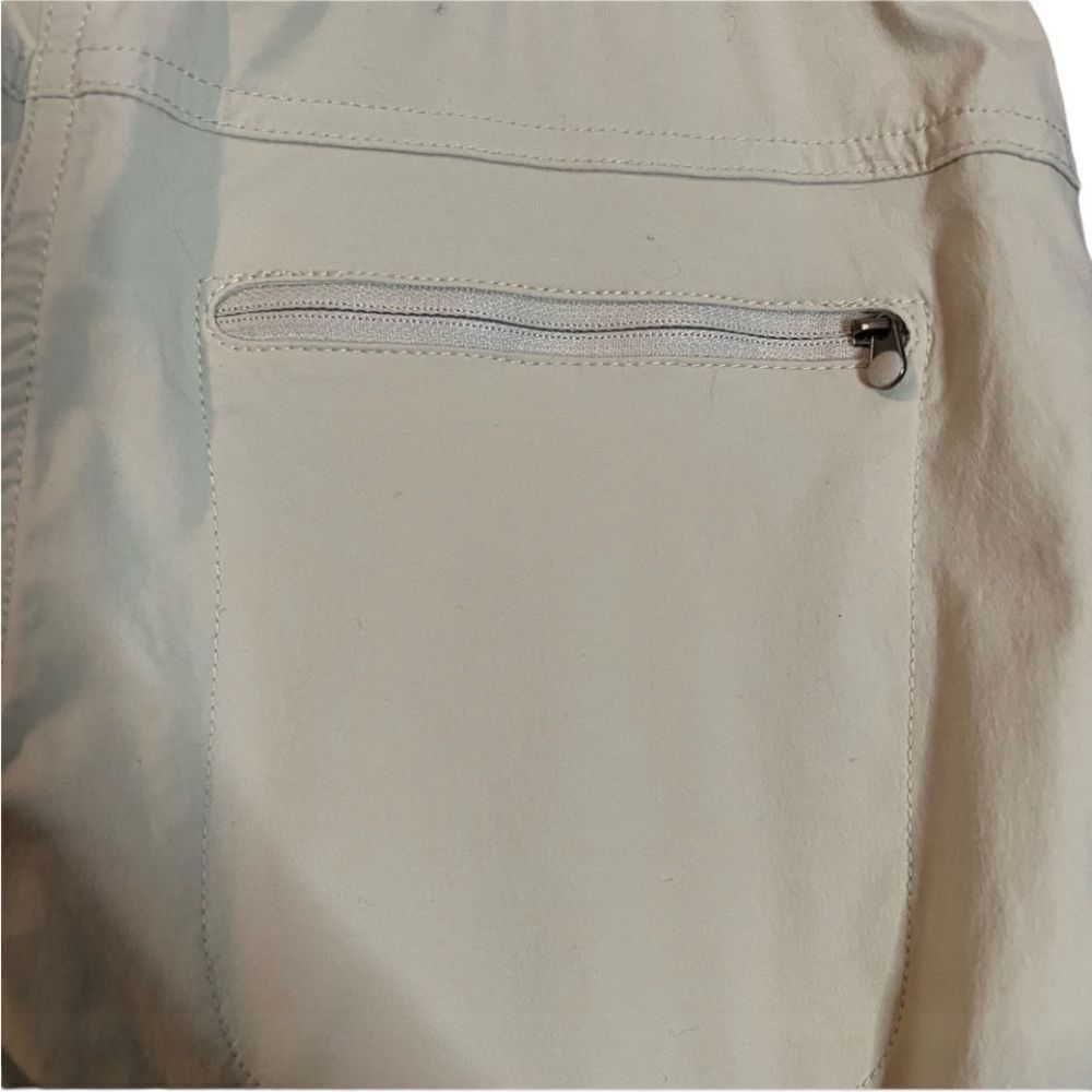 L.L.Bean light cream capri pants. - Picture 9 of 11